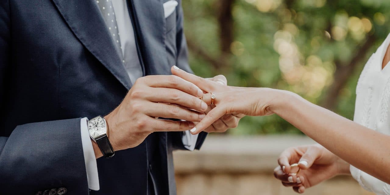 El ritual Handfasting: un lazo de amor que trasciende el tiempo